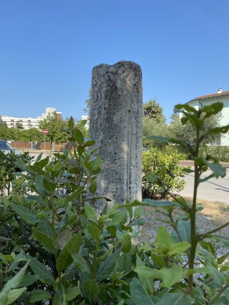 La-pietra-miliare-della-Colonnella-e-lo-Stronz-DOrland-scaled